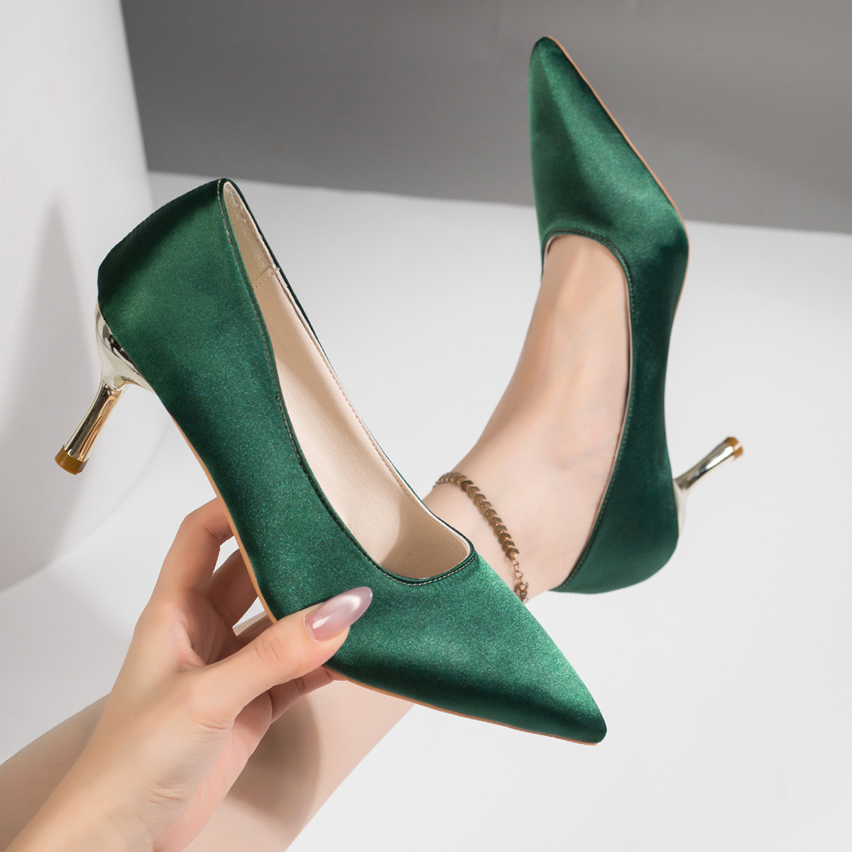 Women Green Satin Pumps Pointe - Court Heel Pointed recension och pris